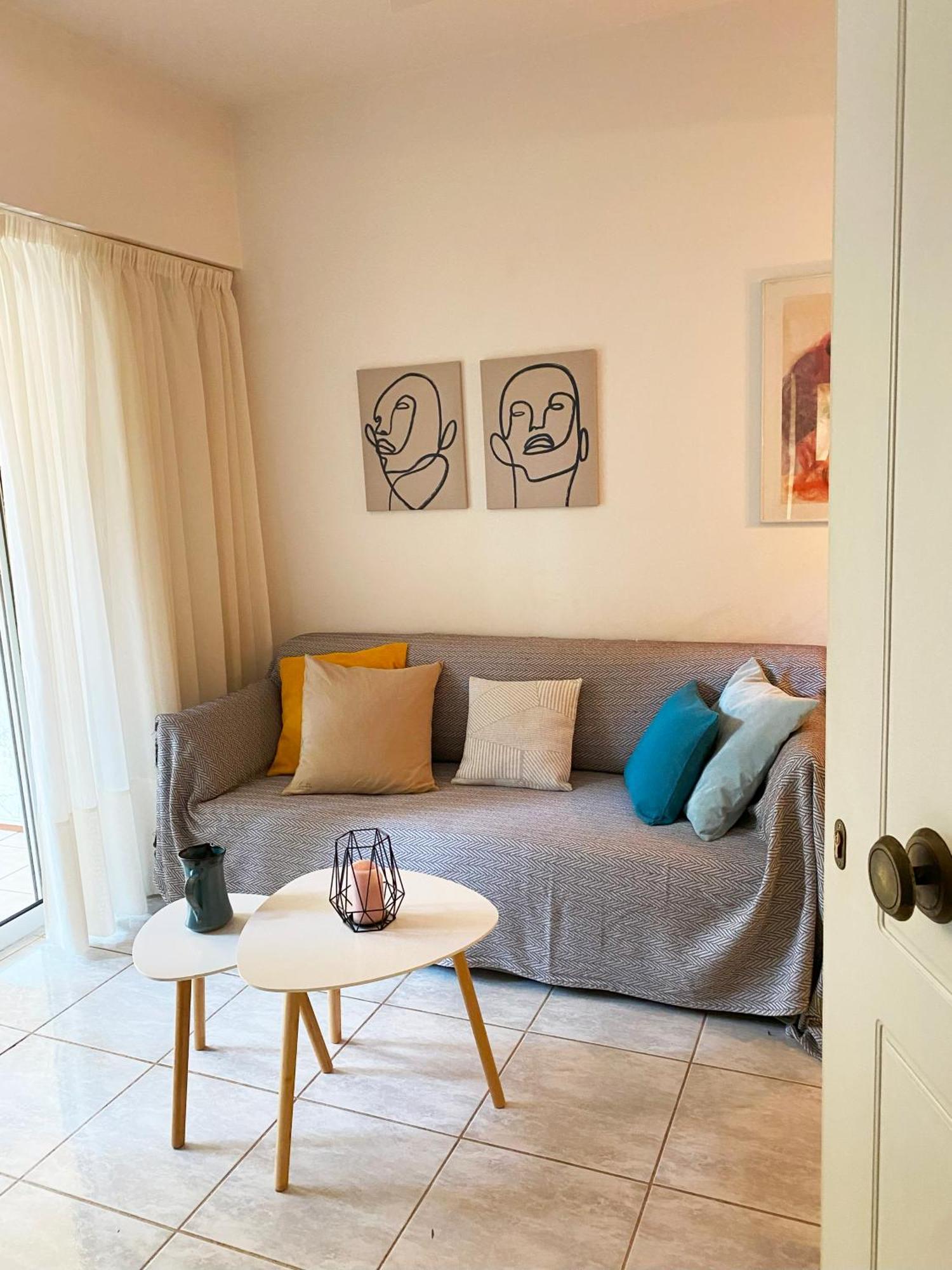 Garden With Bbq In The Athenian Riviera Apartment Athen